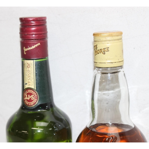 1584 - Vintage bottle of Jameson Irish Whiskey (70cl), and a bottle of White Horse Scotch whisky (75cl) (2)