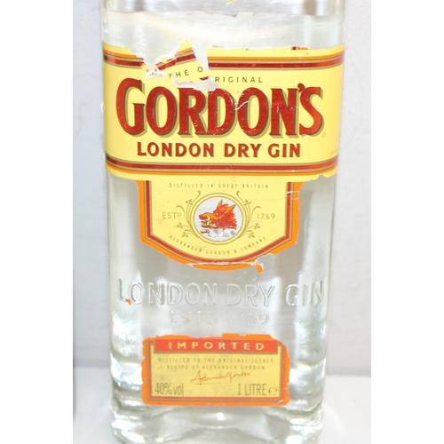 1599D - 2 x bottles of Gordon's Dry London Gin (1 litre)