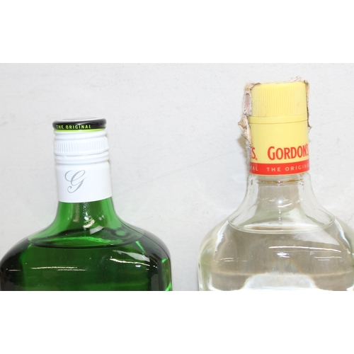 1599D - 2 x bottles of Gordon's Dry London Gin (1 litre)