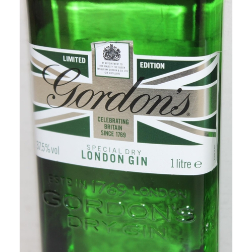 1599E - 2 x bottles of Gordon's Dry London Gin (1 litre)