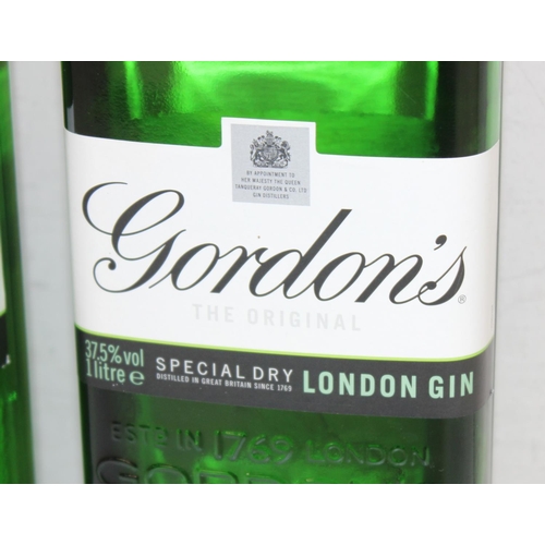 1599G - 2 x bottles of Gordon's Dry London Gin (1 litre)