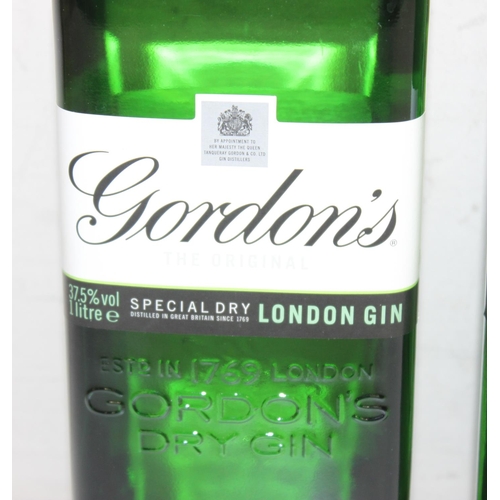 1599G - 2 x bottles of Gordon's Dry London Gin (1 litre)