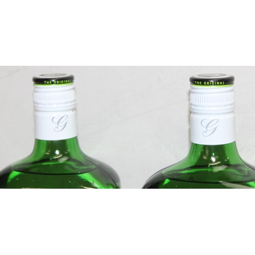 1599G - 2 x bottles of Gordon's Dry London Gin (1 litre)