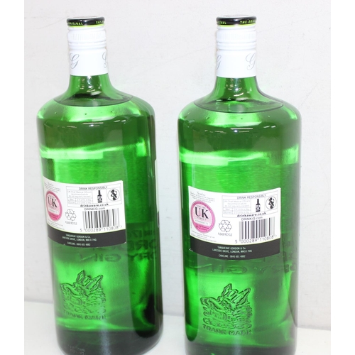 1599G - 2 x bottles of Gordon's Dry London Gin (1 litre)