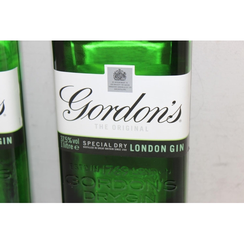 1599H - 2 x bottles of Gordon's Dry London Gin (1 litre)