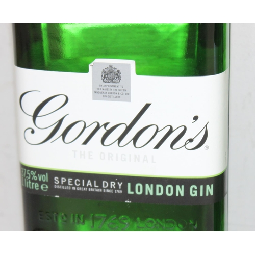 1599H - 2 x bottles of Gordon's Dry London Gin (1 litre)