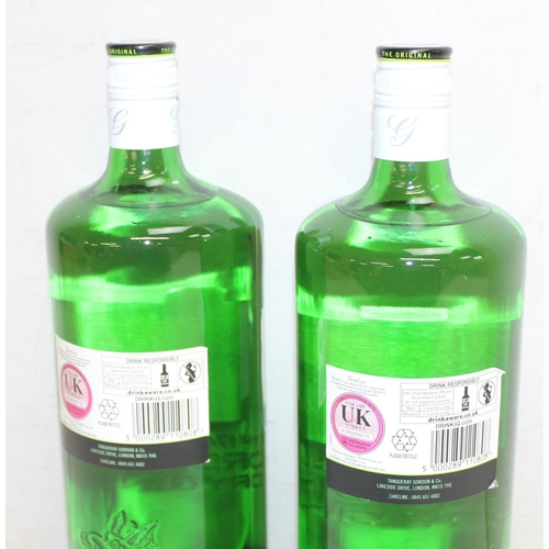 1599H - 2 x bottles of Gordon's Dry London Gin (1 litre)