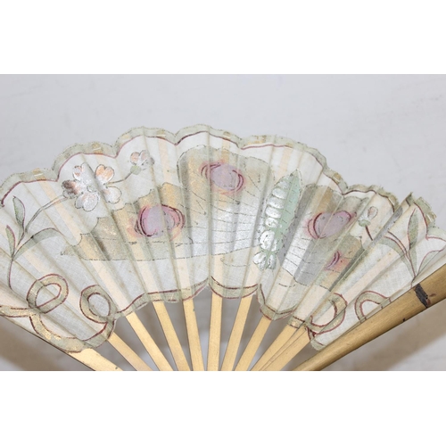 1666 - Qty of assorted vintage and later hand fans, some with hand painted details