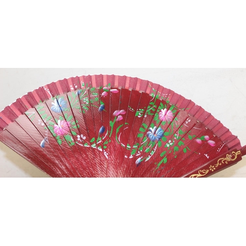 1666 - Qty of assorted vintage and later hand fans, some with hand painted details