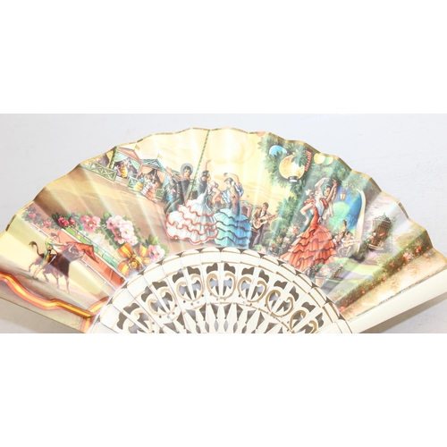 1666 - Qty of assorted vintage and later hand fans, some with hand painted details