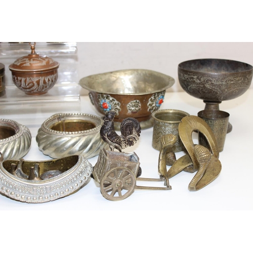 1667 - Qty of assorted eastern and Oriental metalware, mainly brass and silver plated items, approx 13.5kg ... 