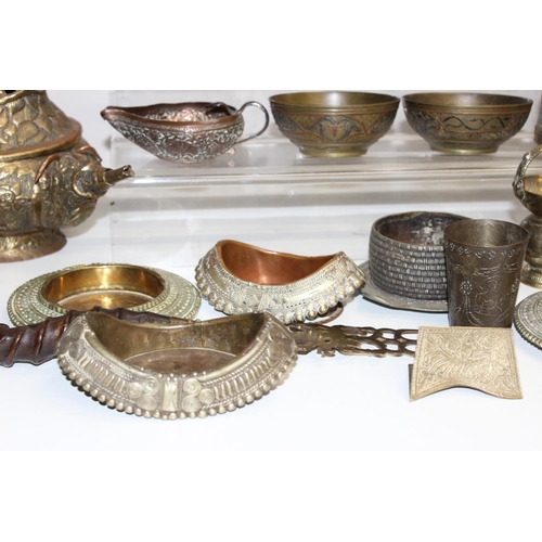 1667 - Qty of assorted eastern and Oriental metalware, mainly brass and silver plated items, approx 13.5kg ... 