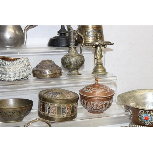 1667 - Qty of assorted eastern and Oriental metalware, mainly brass and silver plated items, approx 13.5kg ... 