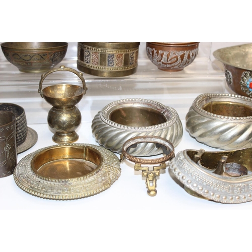 1667 - Qty of assorted eastern and Oriental metalware, mainly brass and silver plated items, approx 13.5kg ... 