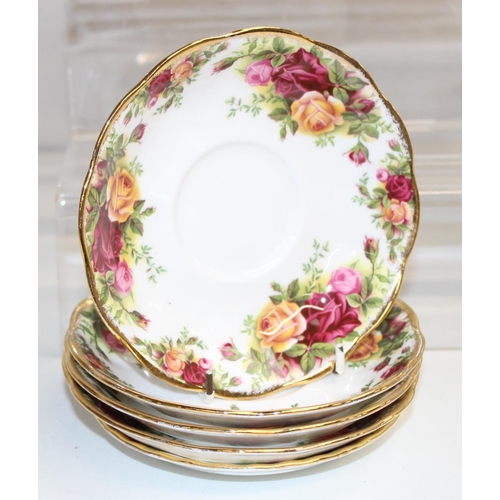 1673 - Assorted Royal Albert Old Country Roses items to incl tea cups and saucers, bell, footed dish, small... 