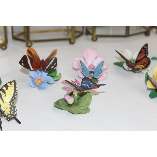 1681 - Qty of assorted Franklin Mint porcelain butterfly ornaments and 2 small glass display units, tallest... 