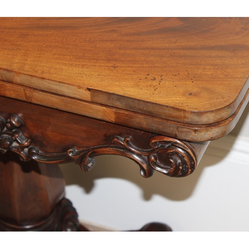 156 - A William IV period mahogany card table with carved details and a pillars support, green baize lined... 