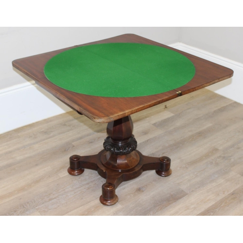 156 - A William IV period mahogany card table with carved details and a pillars support, green baize lined... 