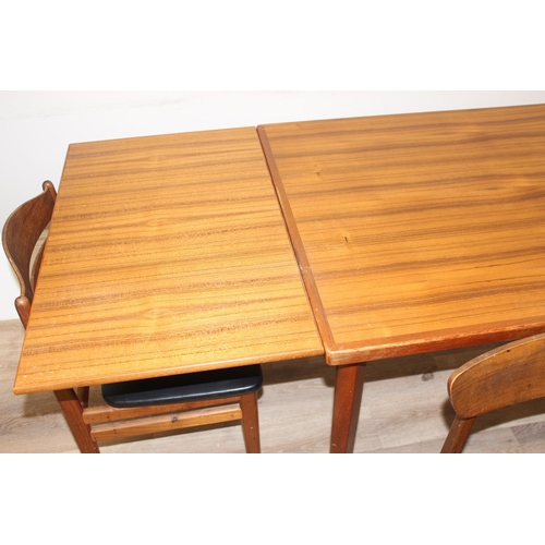 151 - A retro extending dining table and a set of 4 harlequin matched retro dining chairs, all pieces seem... 