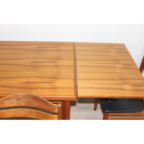 151 - A retro extending dining table and a set of 4 harlequin matched retro dining chairs, all pieces seem... 