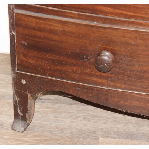 144 - A Victorian 2 over 3 bow fronted mahogany chest of drawers with bun handles and bracket feet, approx... 