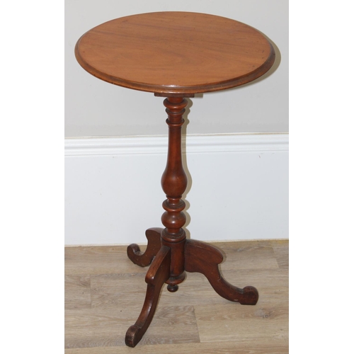 139 - A small antique mahogany wine table with tripod base, approx 48cm in diameter x 72cm tall