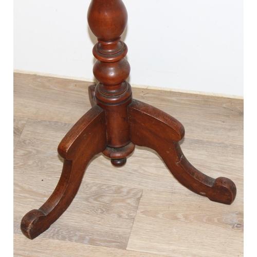 139 - A small antique mahogany wine table with tripod base, approx 48cm in diameter x 72cm tall