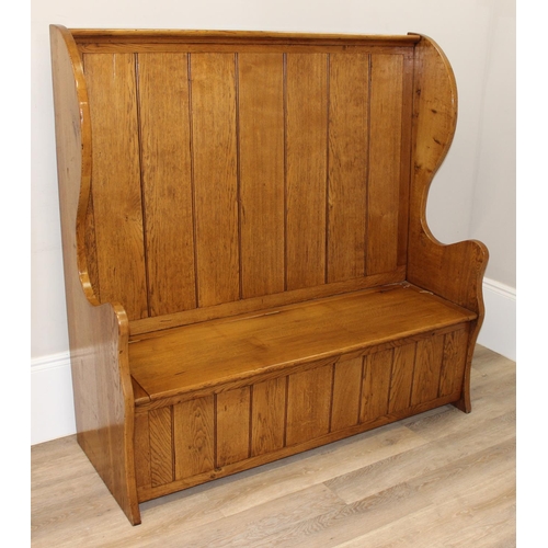 127 - Contemporary high quality light oak high-backed settle bench by Bates & Lambourne, dated 1998, appro... 