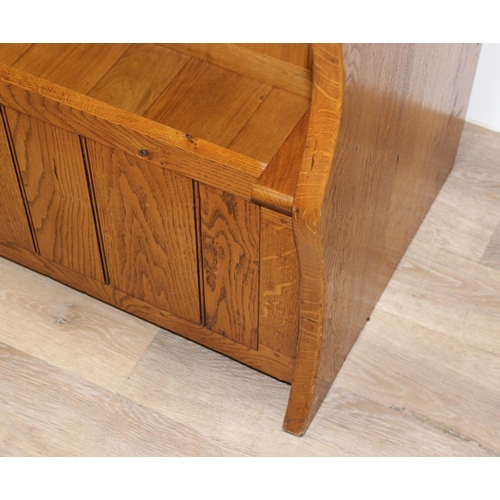 127 - Contemporary high quality light oak high-backed settle bench by Bates & Lambourne, dated 1998, appro... 