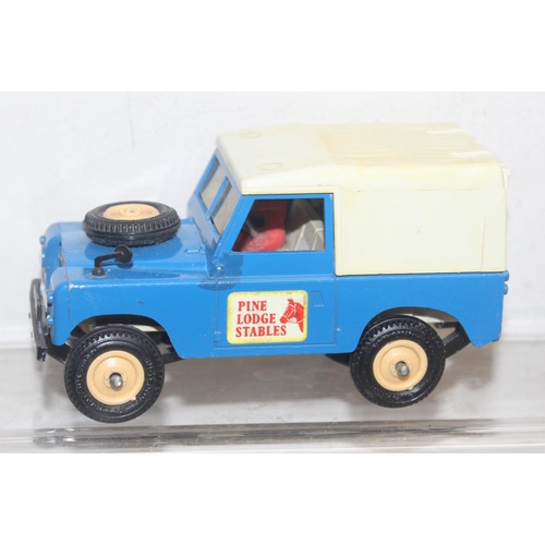 652 - Qty of assorted diecast toys to inc a Dinky fire engine, Corgi Chitty Chitty Bang Bang and various B... 