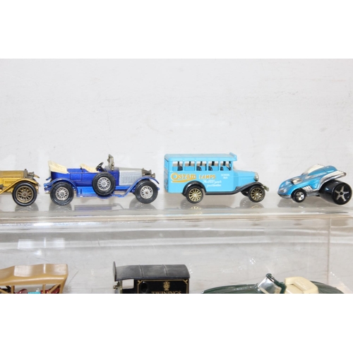 688 - Qty of assorted mixed toy cars to inc Hot Wheels, Maisto, Matchbox etc