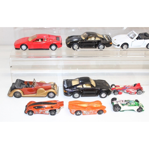 688 - Qty of assorted mixed toy cars to inc Hot Wheels, Maisto, Matchbox etc