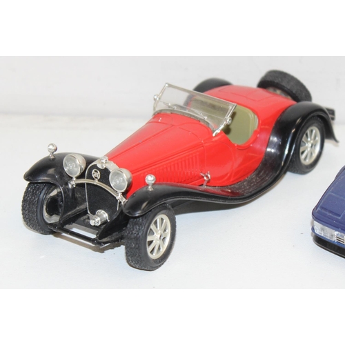 692 - Qty of assorted Burago model cars to inc Ferrari, Porsche etc, mainly 1/18th and 1/24th scale (13)