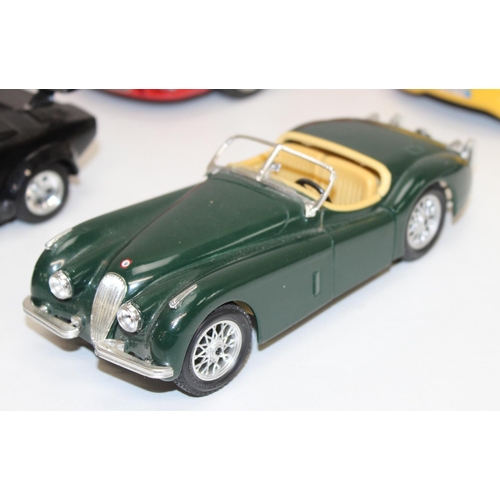 692 - Qty of assorted Burago model cars to inc Ferrari, Porsche etc, mainly 1/18th and 1/24th scale (13)