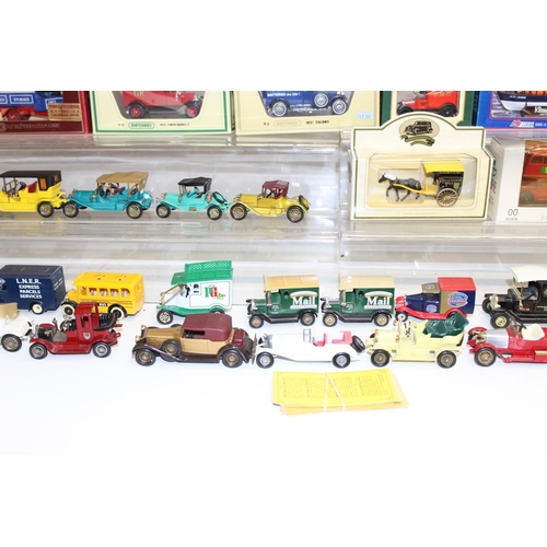 694 - Qty of assorted mixed toy cars and other vehicles to inc Corgi, Models of Yesteryear etc, some boxed... 