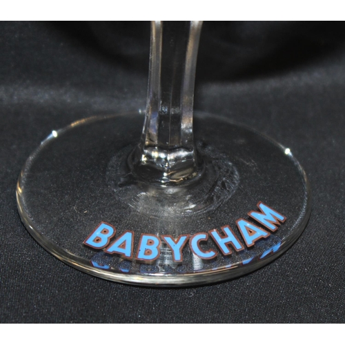 1653 - 14 assorted vintage Babycham glasses