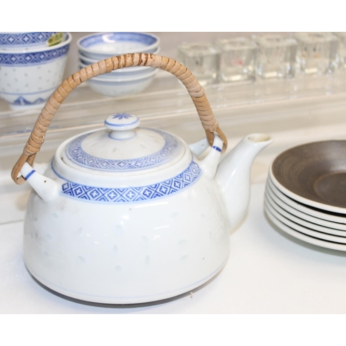 1656 - A retro Cinque Ports coffee set, a Chinese blue & white porcelain rice set, various retro glassware ... 