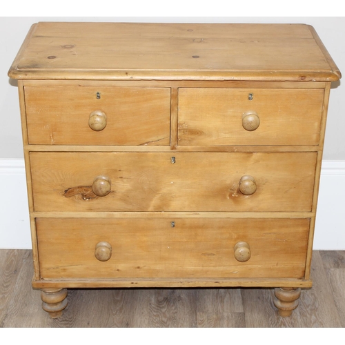 112 - A Victorian pine 2 over 2 chest of drawers with turned wooden feet and bun handles, approx 90cm wide... 