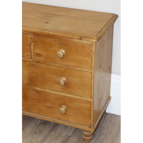 112 - A Victorian pine 2 over 2 chest of drawers with turned wooden feet and bun handles, approx 90cm wide... 