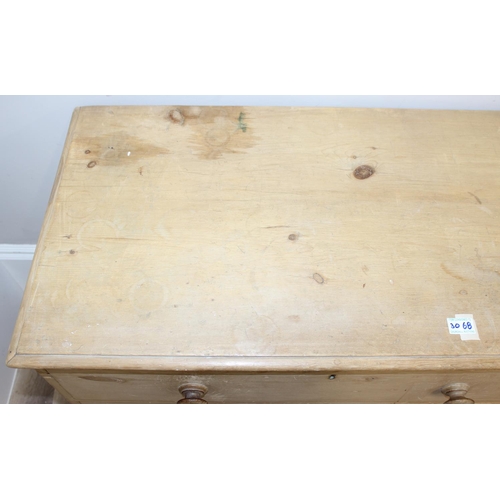 113 - A Victorian pine 3 drawer chest of drawers with turned wooden feet and bun handles, approx 92cm wide... 