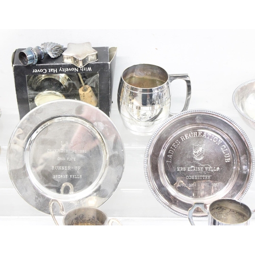 1056 - Qty of assorted silver plate and other metalware, to inc cutlery, trophies and trays etc, approx 5kg... 