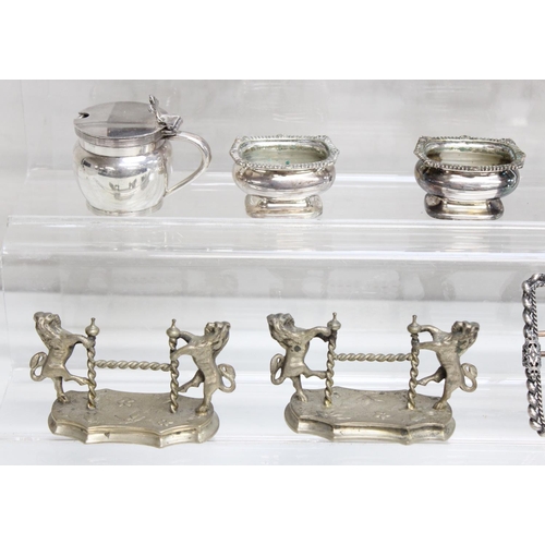 1059 - Qty of assorted interesting small silver plated items to inc boxes, model birds etc