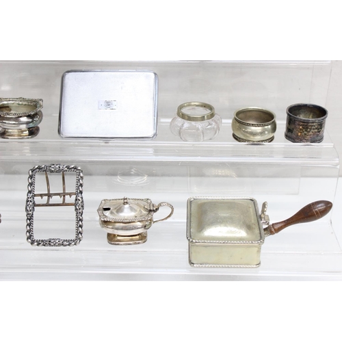 1059 - Qty of assorted interesting small silver plated items to inc boxes, model birds etc