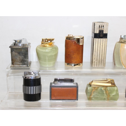 1483 - A large qty of assorted retro cigarette and cigar lighters to inc Ronson etc