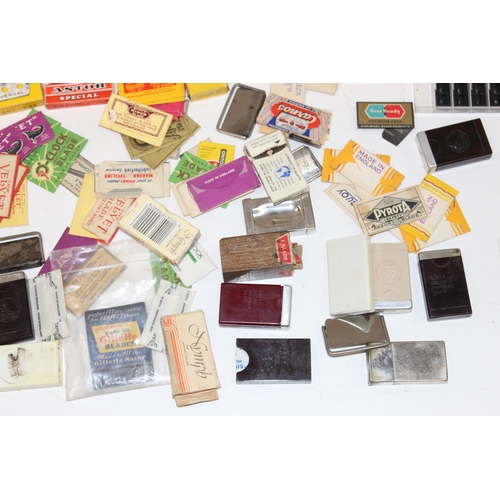 1496 - A large qty of assorted vintage and later razor blades, some in advertising packaging, mainly NOS