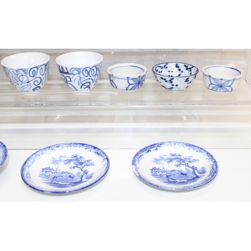 1691 - A large qty of assorted antique and later blue and white ceramics, a mixture of Chinese and English ... 