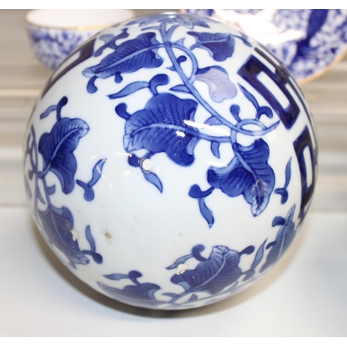 1691 - A large qty of assorted antique and later blue and white ceramics, a mixture of Chinese and English ... 