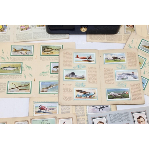 600 - Qty of various cigarette cards, a first edition Rudyard Kipling 'The Seven Seas' book, a vintage 'Th... 