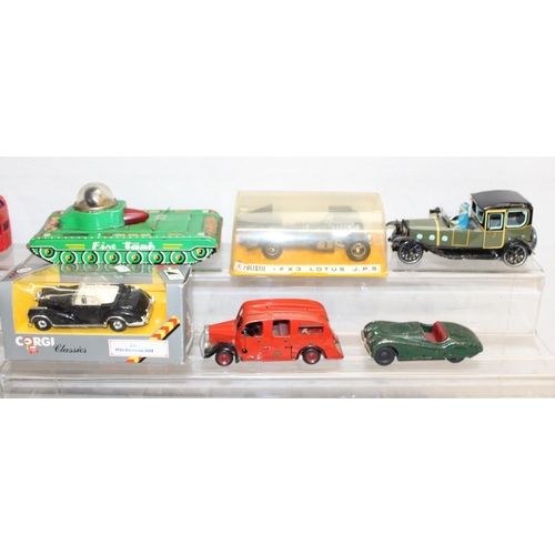 698 - Qty of assorted vintage toys to inc a Polistil JPS Lotus, tin plate, Corgi etc