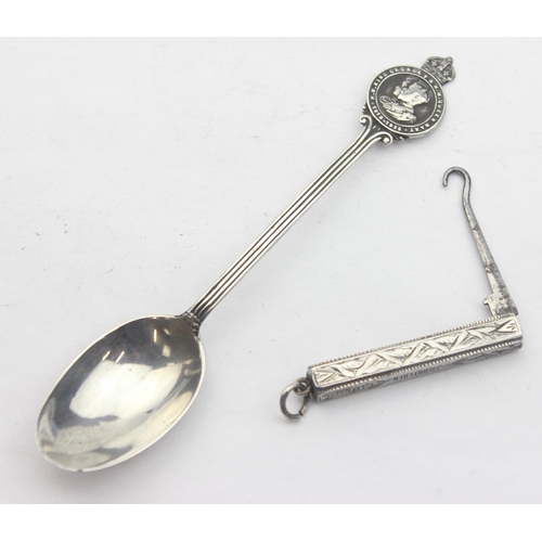 1046 - 2 silver pepper pots, a silver George V jubilee spoon and a silver mounted folding button hook, appr... 